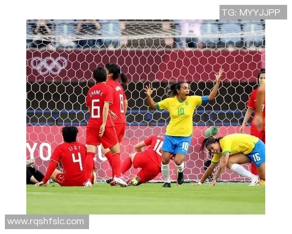 活力四射的女足明星：展现自信与力量的足球场上女性风采