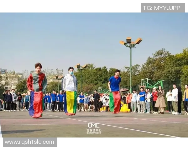 足球换装大挑战，化身球星体验赛场激情，打造属于你的胜利时刻